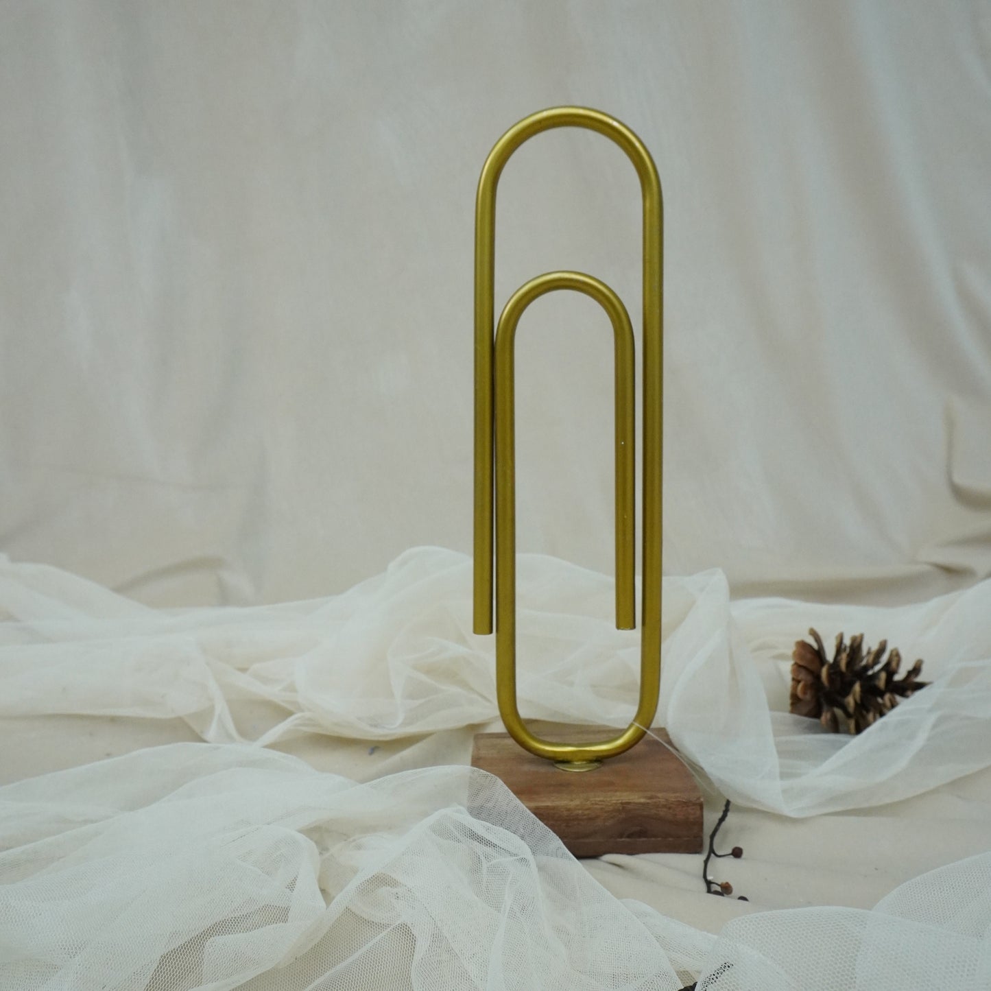 Receiving Table Decoration - Golden Paper Clip - rental